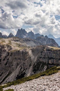 Dolomitlerdeki Dağ Yolu Tre Cime di Lavaredo