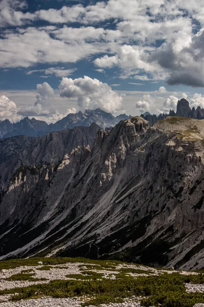Dolomites的Tre Cime Lavaredo山区小径 — 图库照片