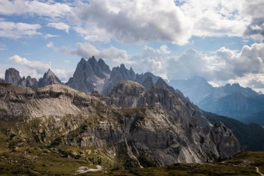 Dolomitlerdeki Dağ Yolu Tre Cime di Lavaredo