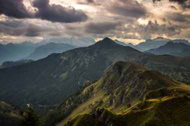 Dolomitlerdeki Dağ Yolu Tre Cime di Lavaredo