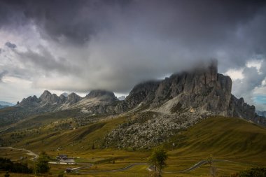 Dolomitlerdeki Dağ Yolu Tre Cime di Lavaredo