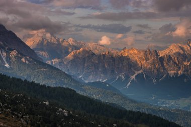 Dolomitlerle Dağ Yolu Giau Geçidi