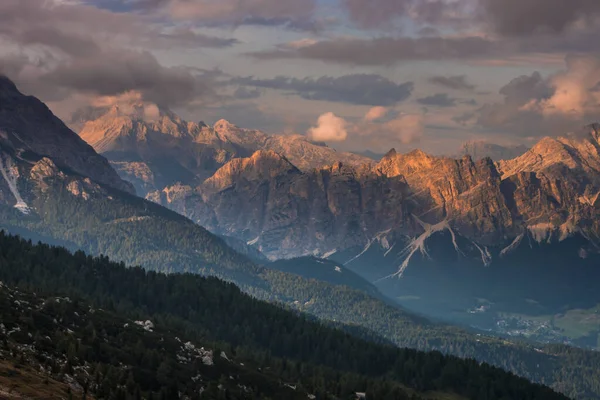 Гірський Шлях Через Доломіти — стокове фото