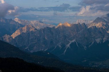 Dolomitlerle Dağ Yolu Giau Geçidi
