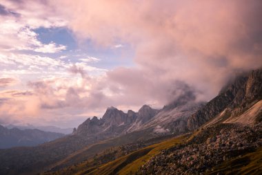 Dolomitlerle Dağ Yolu Giau Geçidi