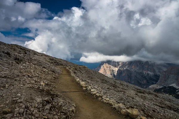 Mountain Trail Lagazuoi Dolomites — 스톡 사진