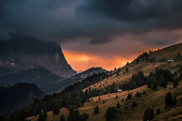 Вогняний Захід Сонця Над Перевалом Гардена Доломітах — стокове фото