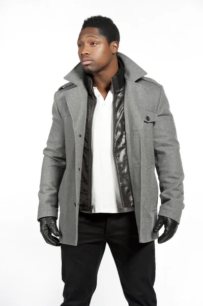 Afrikai amerikai férfi, szürke kabátot visel — Stock Fotó