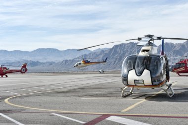 Helikopter üzerinde bir yüksek dağlık yer