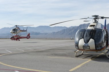 Güneşli bir günde helikopter