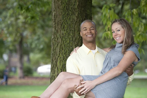 Young couple posing on a sunny day — Stock Photo, Image