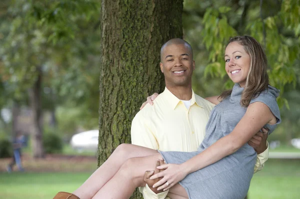 Young couple posing on a sunny day — Stock Photo, Image