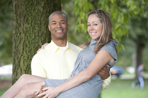 Young couple posing on a sunny day — Stock Photo, Image