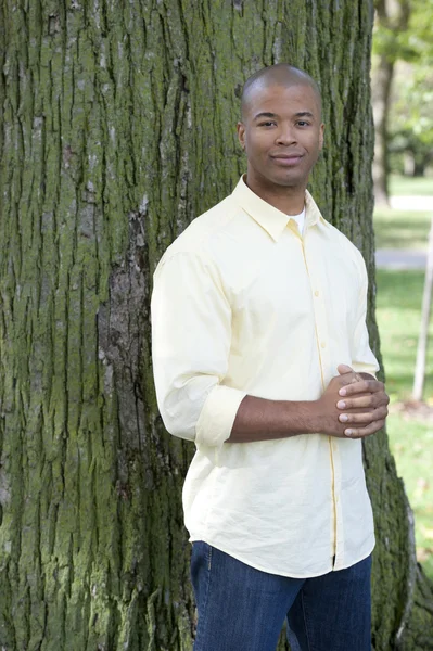 若い黒人男性屋外 — ストック写真