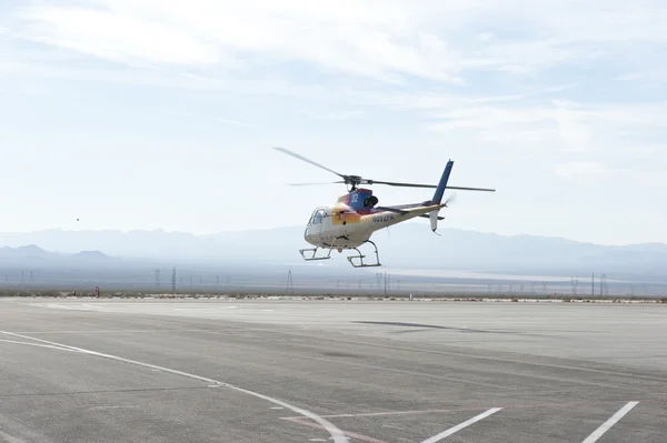 Helikopter op een zonnige dag — Stockfoto