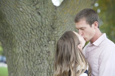 Parktaki mutlu çift