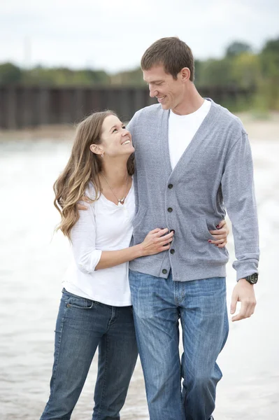 Young couple walking on the beach Royalty Free Stock Photos