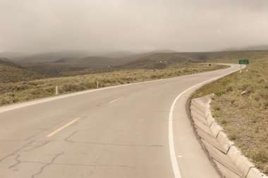 Arequipa yakınındaki Perulu karayolu