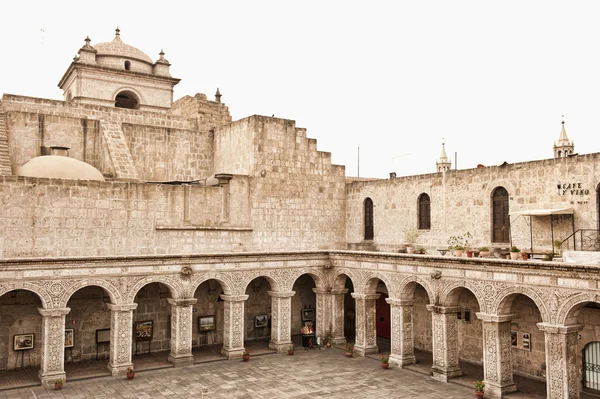 Arequipa Perulu avluda — Stok fotoğraf