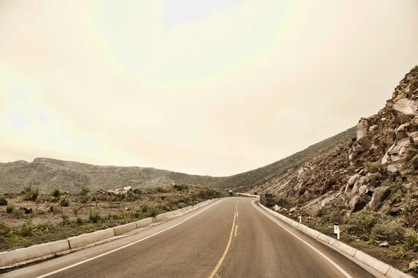 Peruvian roadway near Arequipa — Stock Photo, Image