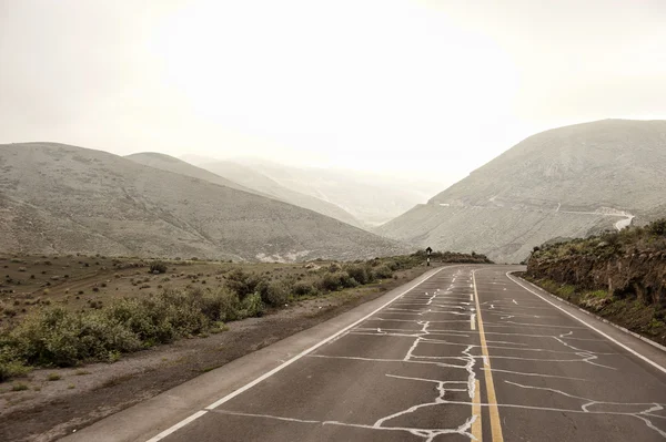 Peruvian roadway near Arequipa — Stock Photo, Image