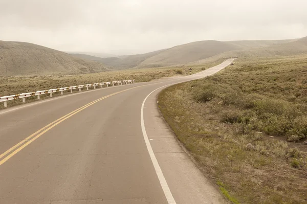 Strada peruviana vicino ad Arequipa — Foto Stock