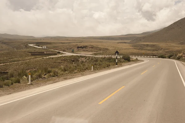 Peruanska vägbanan nära Arequipa Peru — Stockfoto