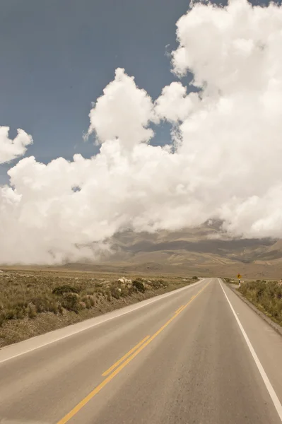Peruanska vägbanan nära Arequipa Peru — Stockfoto