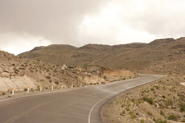 Peruvian roadway near Arequipa — Stock Photo, Image