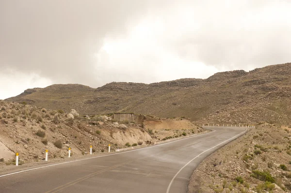 Arequipa yakınındaki Perulu karayolu — Stok fotoğraf