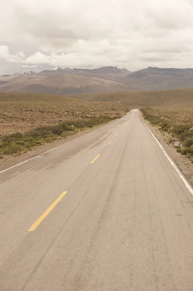Peruanska vägbanan nära Arequipa — Stockfoto
