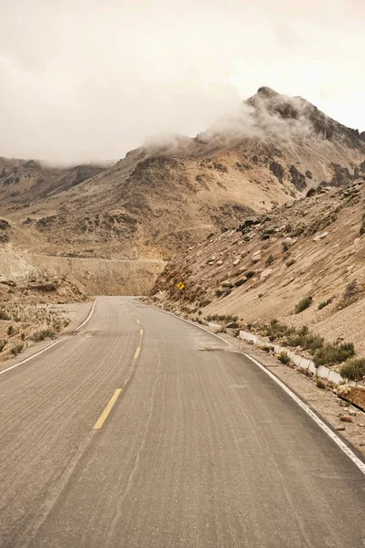 Arequipa yakınındaki Perulu karayolu — Stok fotoğraf