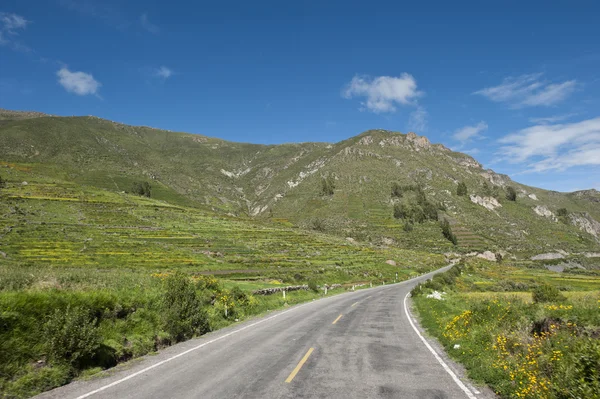 Peruvian roadway near Arequipa — Stock Photo, Image