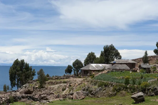 Udsigt over Taquile Island - Stock-foto