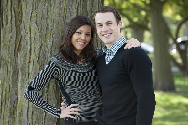 Attractive couple at a park — Stock Photo, Image