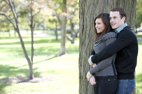 Attractive couple at a park — Stock Photo, Image