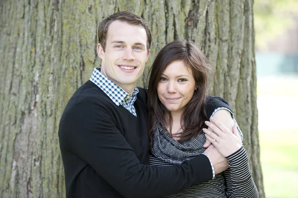 Attractive couple at a park — Stock Photo, Image