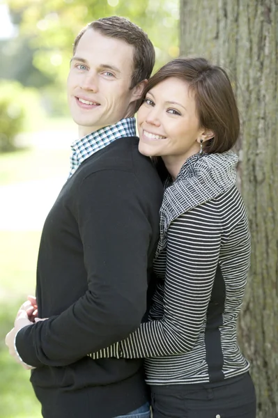 Attractive couple at a park — Stock Photo, Image