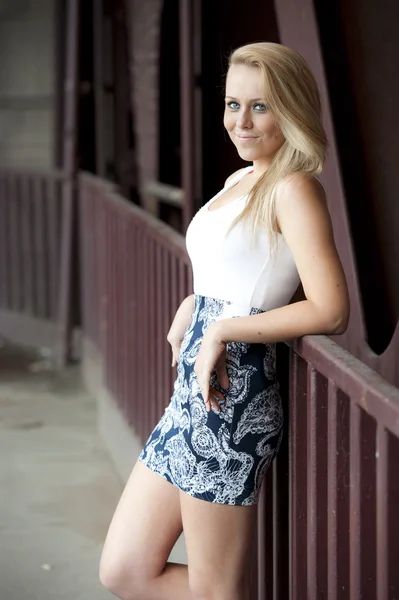 Young female model posing outside — Stock Photo, Image