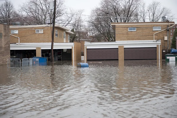 在芝加哥地区被水淹没的巷道 — 图库照片