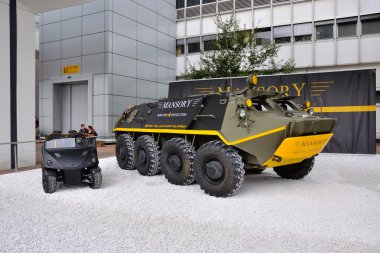 Frankfurt - Eylül 14: Mansory wo sunulan Schutzenpanzerwagen