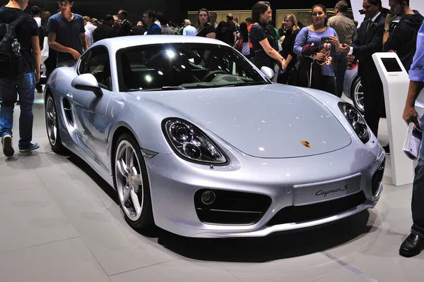 Frankfurt - 14 Sept: Porsche Cayman S presenteras som världen premier — Stockfoto