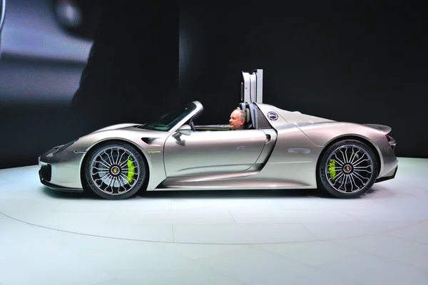 FRANKFURT - SEPT 14: Porsche 918 Spyder presented as world premi — Stock Photo, Image