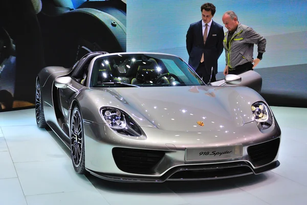 FRANKFURT - SEPT 14: Porsche 918 Spyder prezentat ca premiu mondial — Fotografie, imagine de stoc