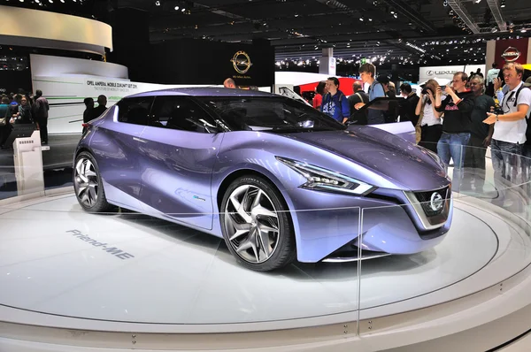 FRANCOFORTE - 14 SETTEMBRE: Nissan Friend-ME Concept presentato come mondo — Foto Stock