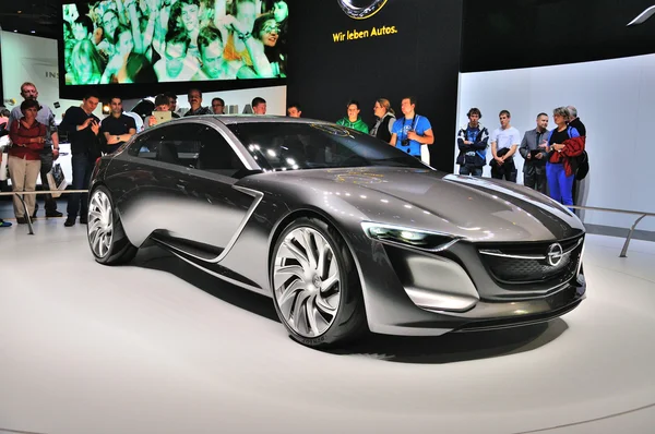 FRANKFURT - 14 SETTEMBRE: Opel Monza Concept presentato come premio mondiale — Foto Stock