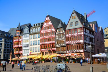romerberg (romerplatz) eski binalar, frankfurt am main, o