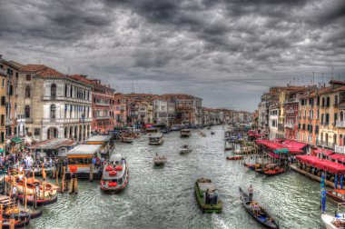 Antik hortumlar, tekneler, gandolas ile Venedik, büyük kanal ve sh
