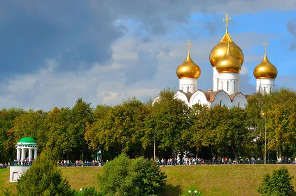 Assumption Cathedral with golden domes, Yaroslavl, Russia — Stock Photo, Image