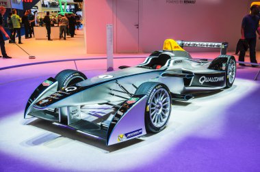 Frankfurt - Eylül 21: kıvılcım-renault formula e yarış arabası sundu